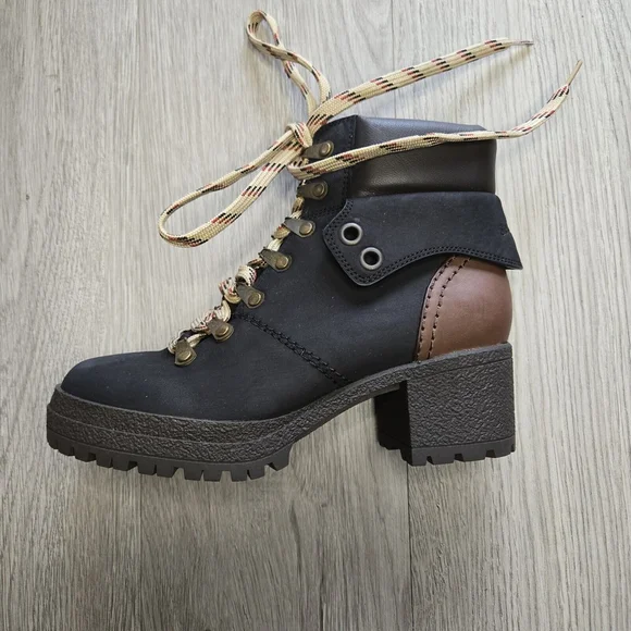 See by Cloe Eileen Leather and Suede Black Hiking Boots Size 4.5-5 EUC Gorpcore - Picture 6 of 13